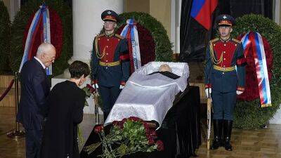 Hundreds pay last respects to Gorbachev in Moscow, Putin a no-show