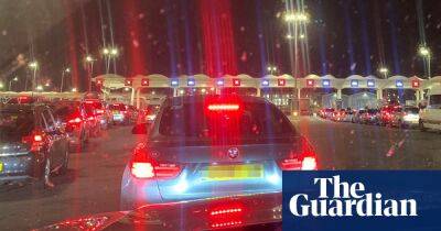 Travellers face six-hour delays at UK border control in Calais