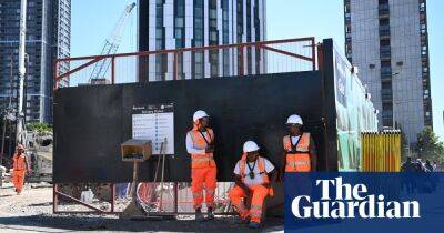 UK construction industry shrinks as recession looms