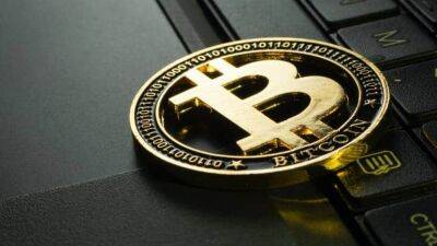 Bitcoin leaps above $21,000 as US dollar sags