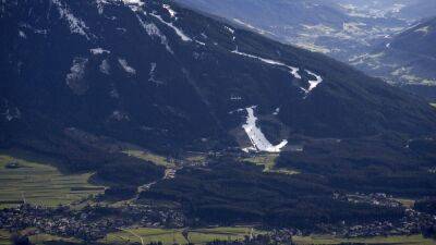 Snow shortage in the Alps amid abnormally high temperatures