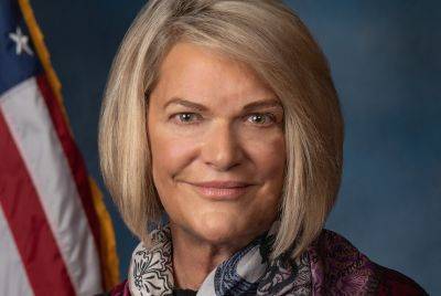 Senator Cynthia Lummis Slams SEC for its “Ruling by Enforcement” Approach Following Kraken Lawsuit