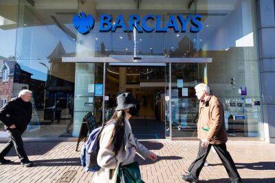 Barclays pays bonuses of £642,000 to top investment bankers