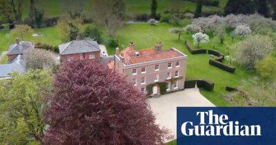 Boris Johnson ‘agrees to buy’ £4m nine-bed Georgian manor house (with moat)