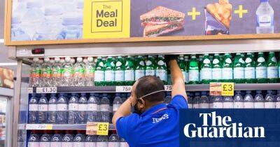 Tesco hands store staff 7% pay rise