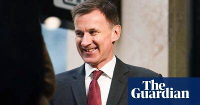 Career experts round on Jeremy Hunt’s remarks on ‘golf course’ over-50s