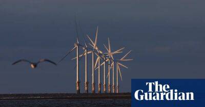 UK efforts to deal with energy crisis ‘raise risk of missing net zero target’