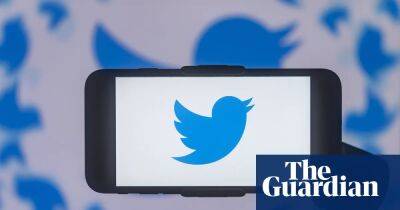 Twitter down for more than an hour around world