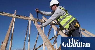 Taylor Wimpey plans job cuts amid downturn in UK housing market