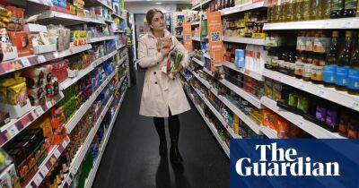 UK supermarket inflation hits record high, making shoppers hunt for bargains
