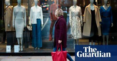 UK shoppers slash spending as price rises and energy bills bite