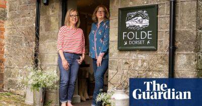 ‘We’re book nerds’: the female friends opening bookshops together