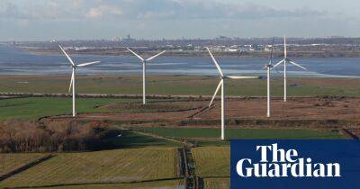 UK ‘must act now on renewable energy or risk being left behind’