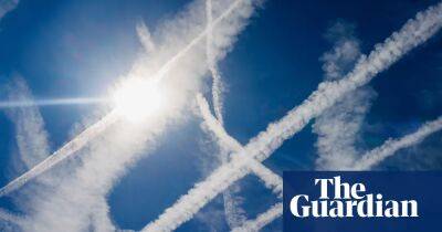 What can be done to cut carbon emissions from aircraft contrails?