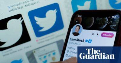 Elon Musk pays for Stephen King and LeBron James to keep Twitter blue ticks
