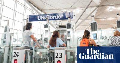 Queues build at major UK airports as electronic passport gates fail