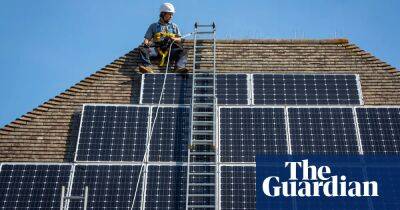 UK householders face delays of up to 15 years for solar installations