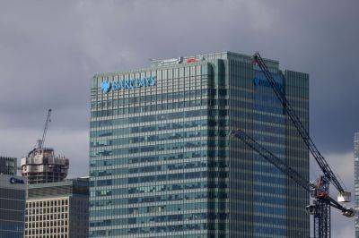 Barclays pushes back junior bonuses to August amid deal drought