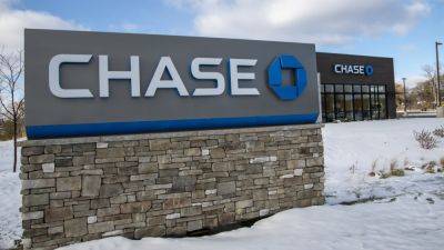 JPMorgan Chase is opening more small-town branches in middle America